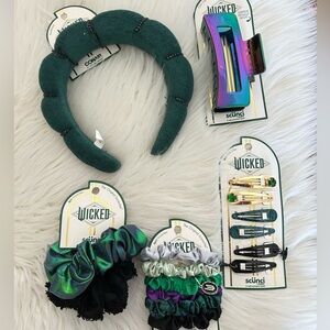 CONAIR WICKED Trademark 5 Piece
Hair Accessories Set Black and Green